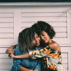 celebrate national hug day - photo by Hian Oliveira via unsplash